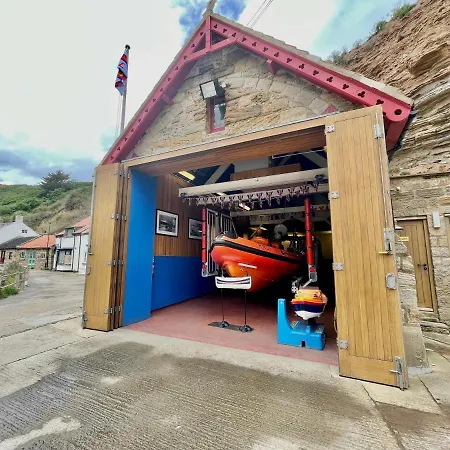 Harbourside * Staithes